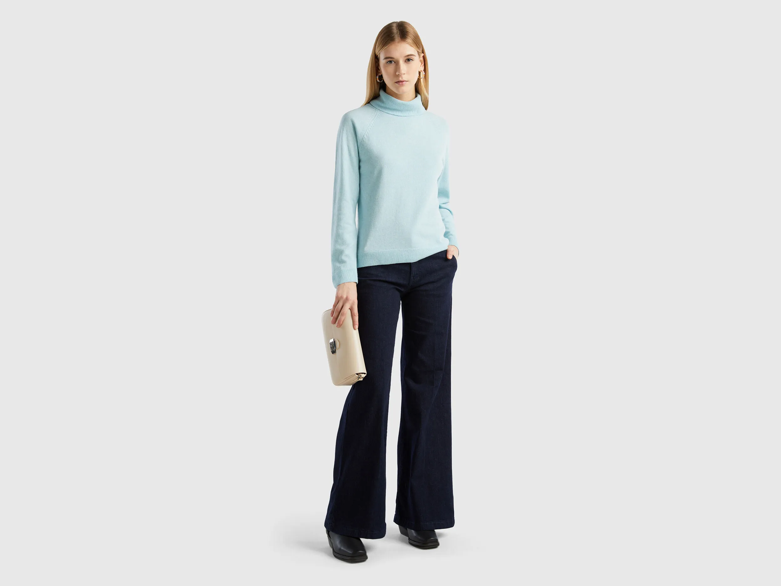 Aqua turtleneck sweater in cashmere and wool blend - Aqua | Benetton