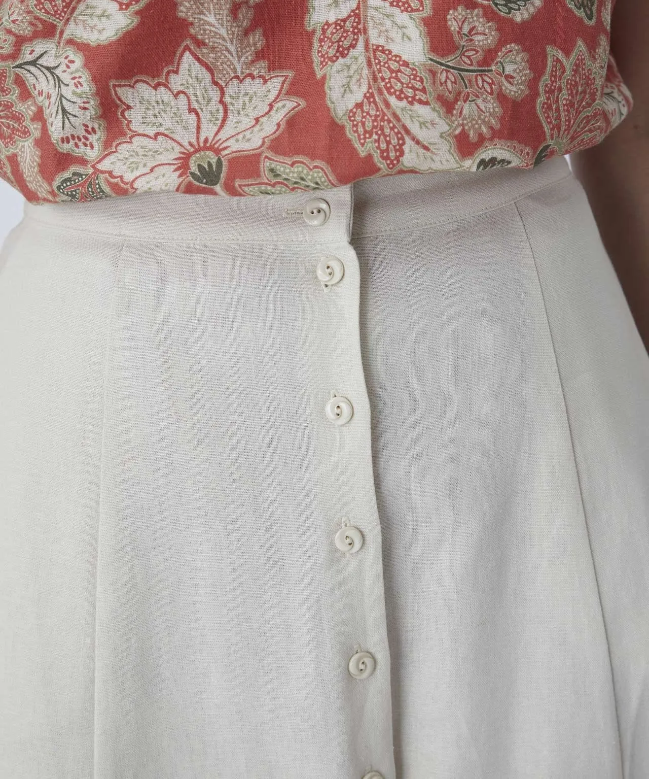 Button-fastening Skirt